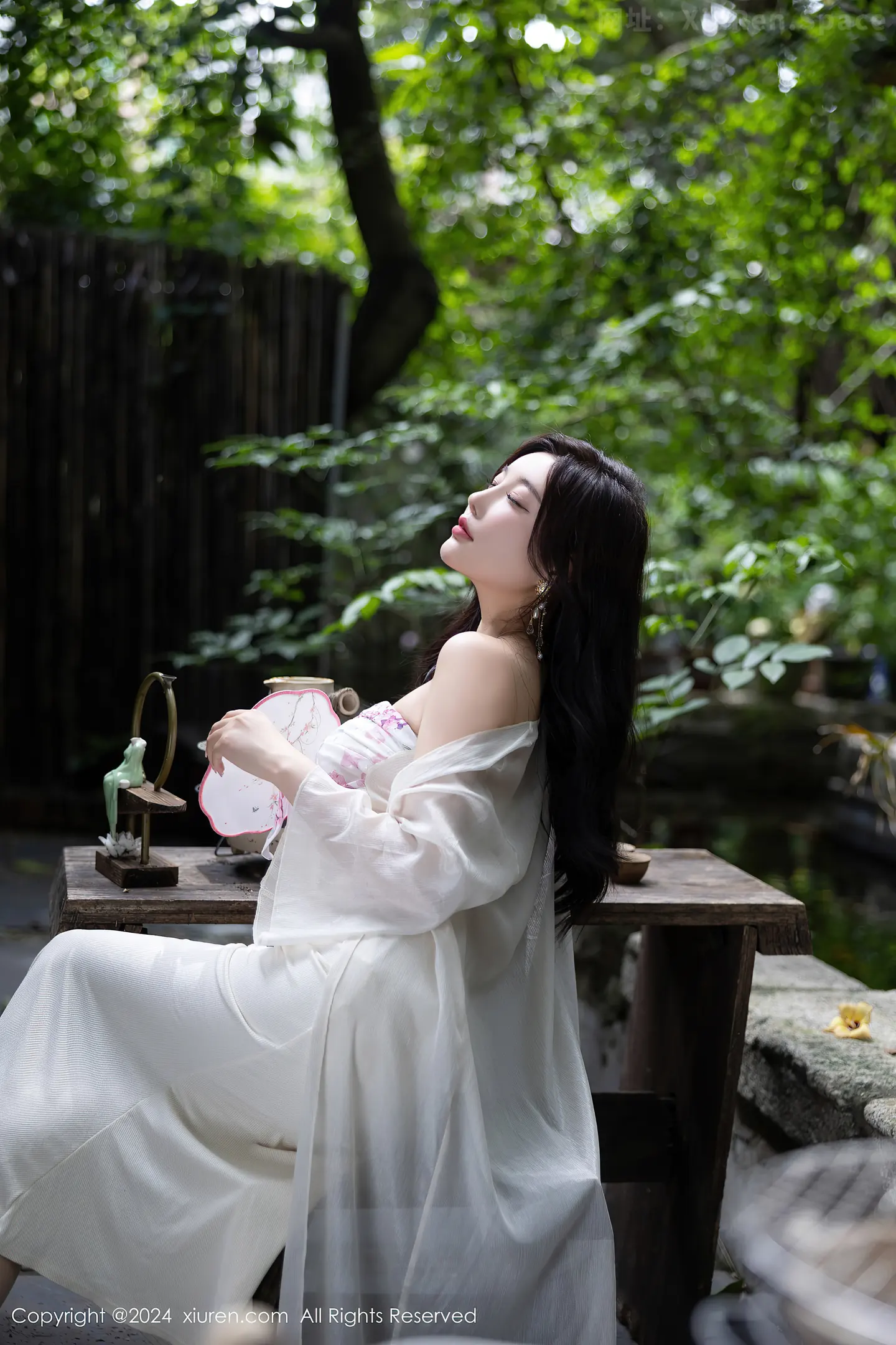 图片[4]-[XiuRen秀人网]VOL.8926 女神杨晨晨Yome性感浅色连衣裙配开档肉丝秀完美身材诱惑写真80P-秀人网官方网站